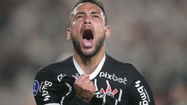 Maycon comemora primeiro gol do Corinthians em Lima