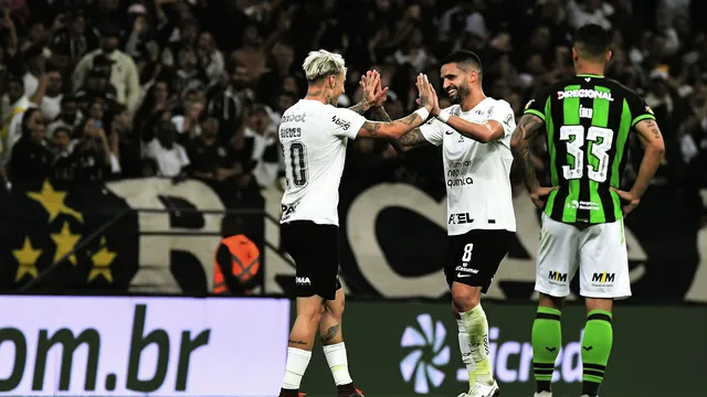 Róger Guedes e Renato Augusto em Corinthians x América-MG