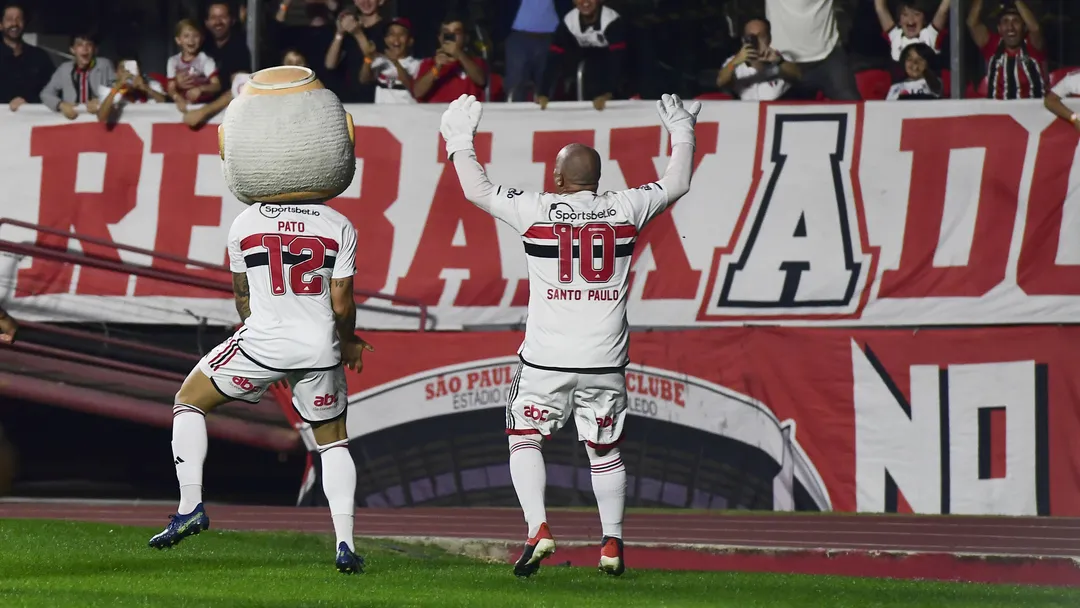 São Paulo goleia o Santos e segue em ótima sequencia