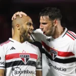 São Paulo amassa o Corinthians no primeiro tempo e está na final da Copa do Brasil