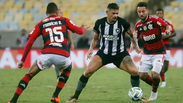 Botafogo e Flamengo fazem clássico no Nilton Santos