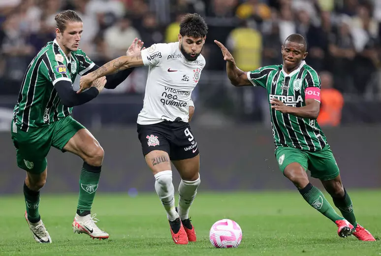 Cuiabá e Corinthians se enfrentam olhando para o Z4