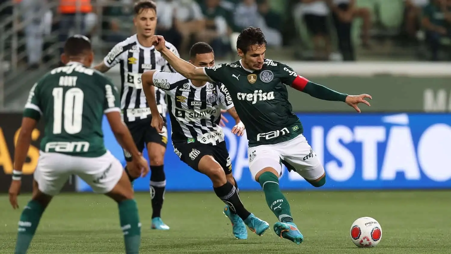 Palmeiras e Santos se enfrentam na Arena Barueri