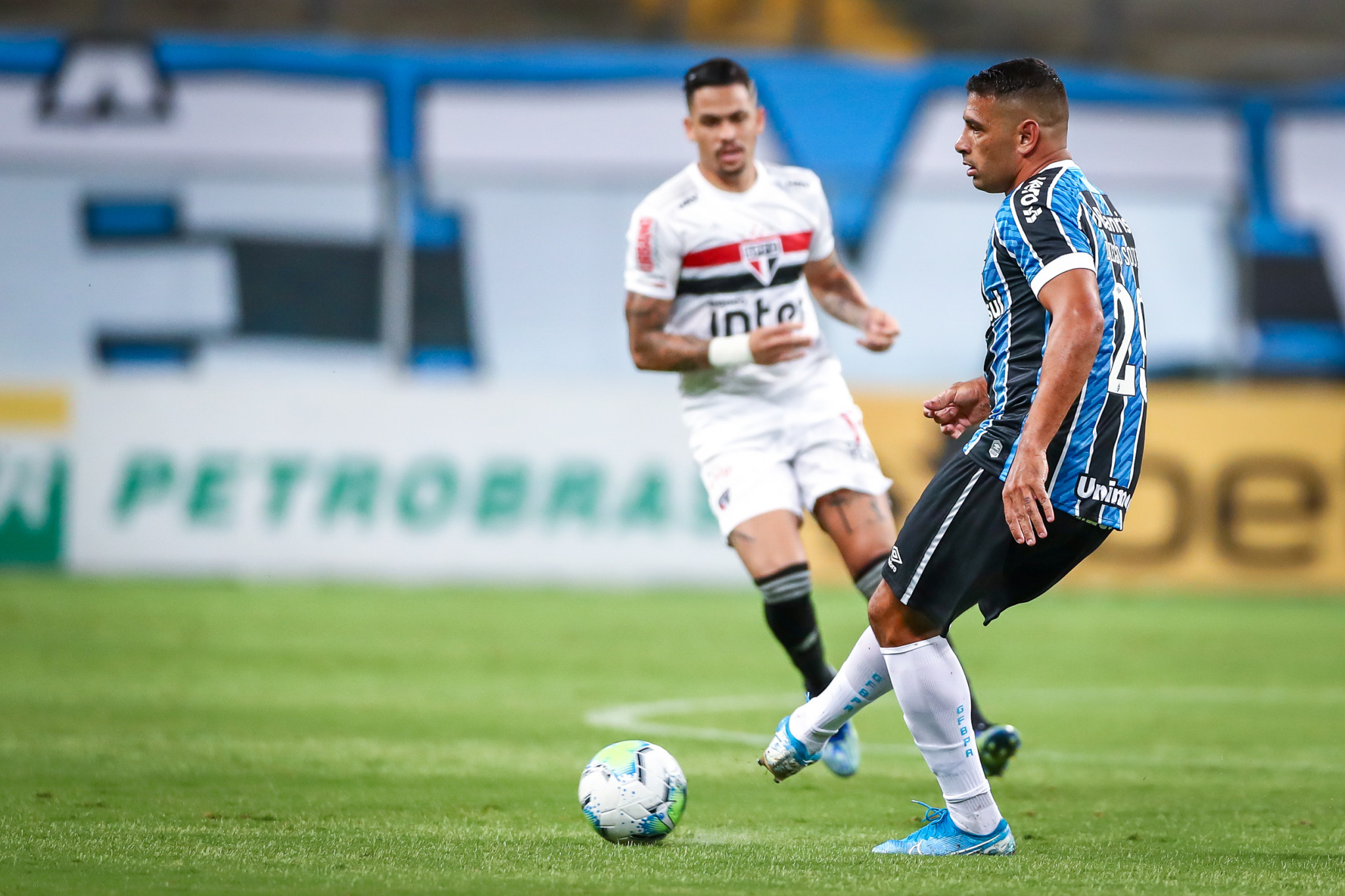 São Paulo x Grêmio - Escalações e tudo sobre o duelo pelo Campeonato Brasileiro